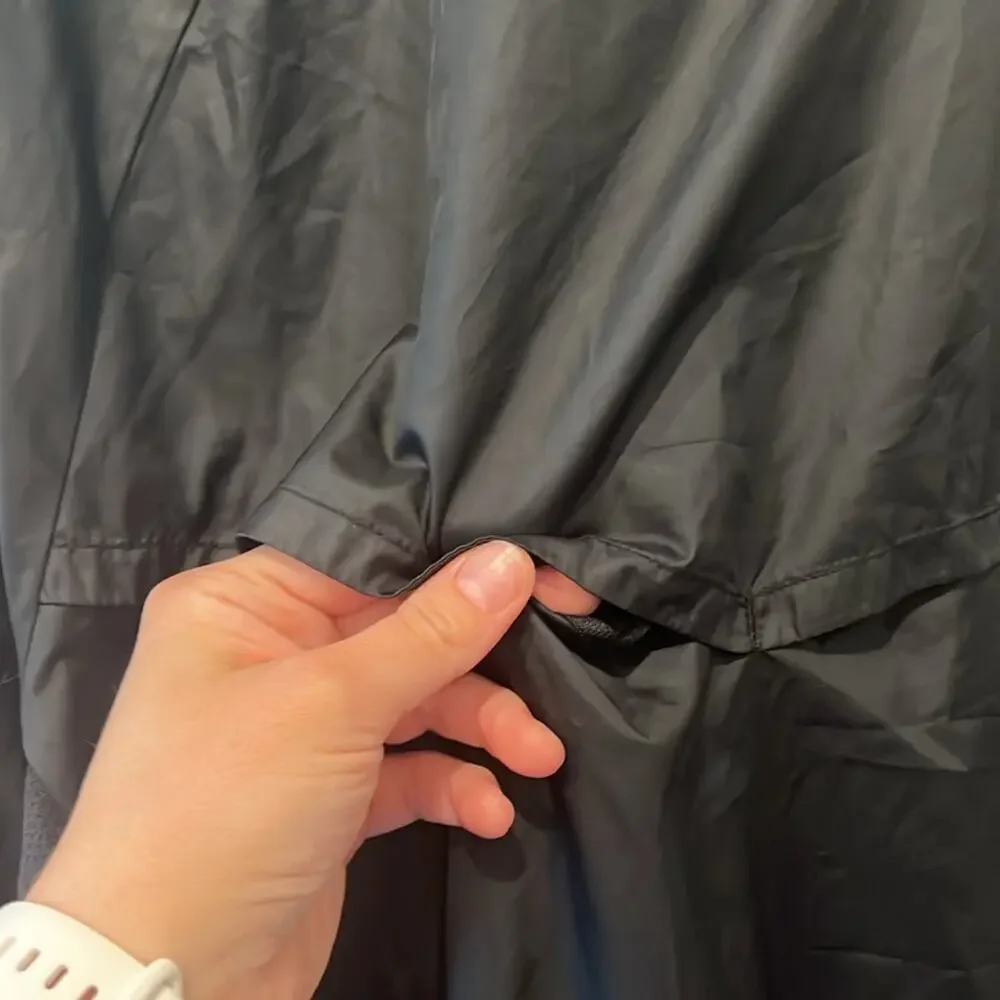 Nike Lightweight Slick Rain‎ Jacket | Adult Medium